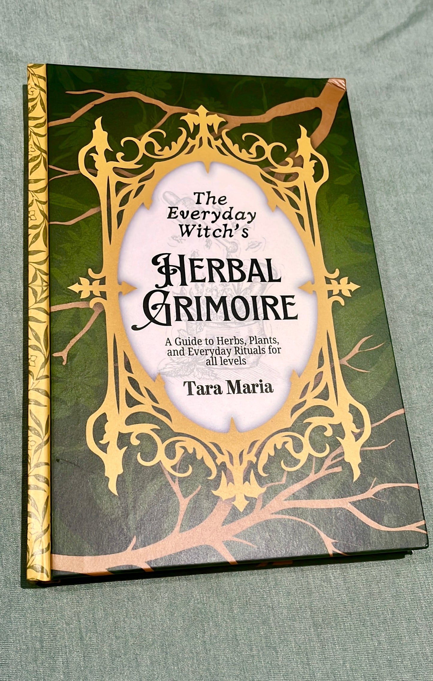 The Everyday Witch’s Herbal Grimoire – Plant Magic, Herbs, Trees & Spells for the Modern Witch