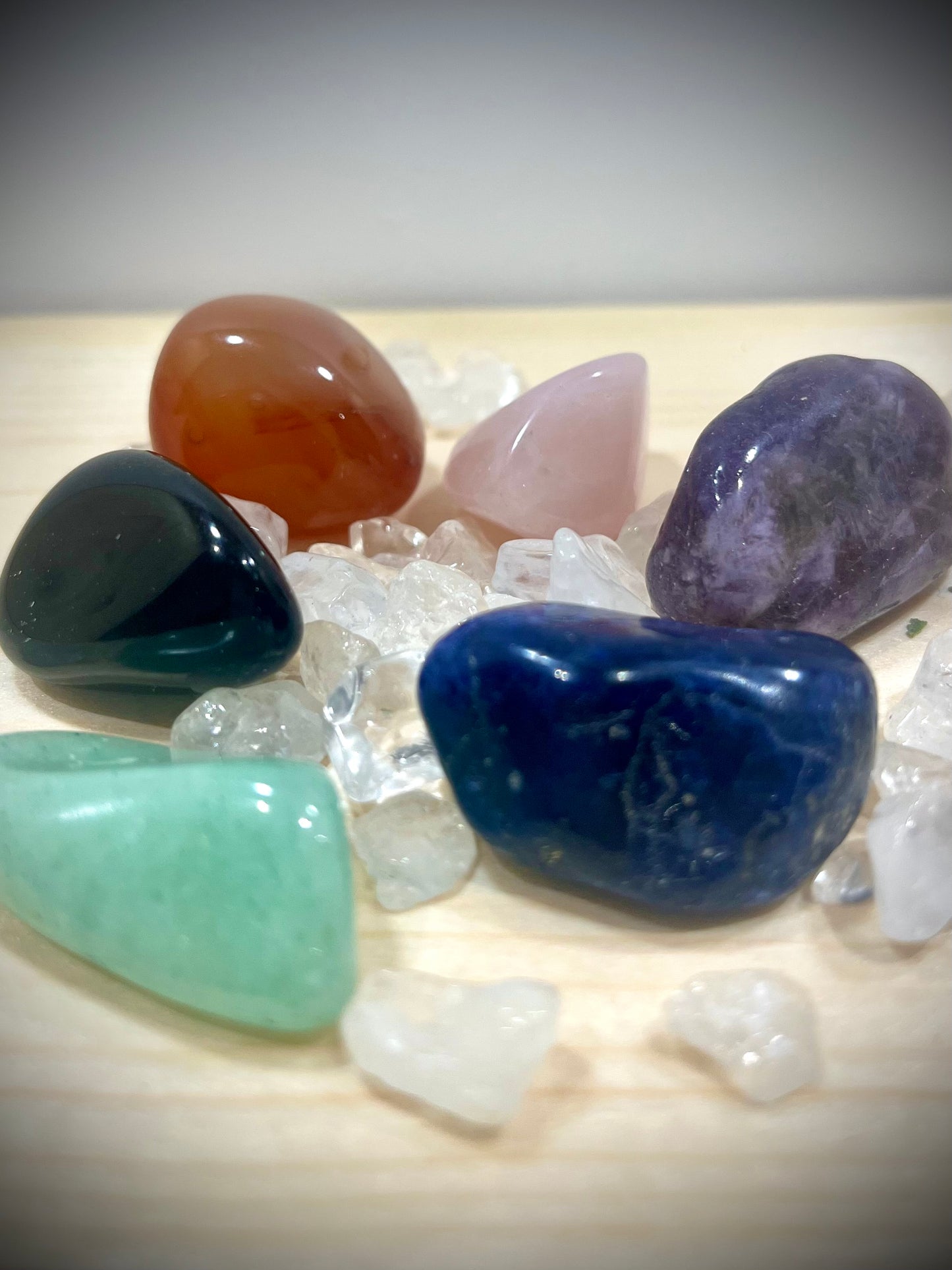 Crystal Starter Set – 6 Essential Crystals & Clear Quartz Chips